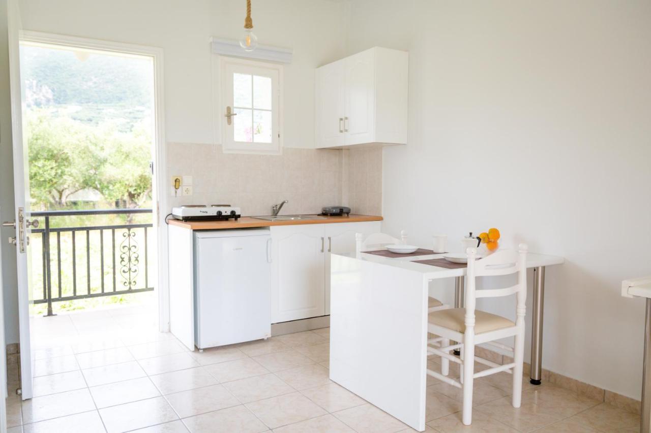 Tropical Apartments Alykes  Ngoại thất bức ảnh